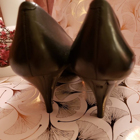 Nine West Black Leather Classic Heels Size 9M - Picture 8 of 11